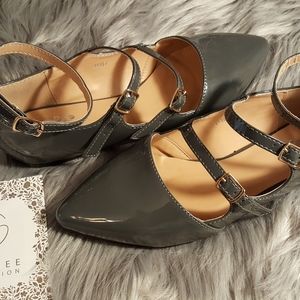 Journee Essie Strappy Flats Grey Size 8